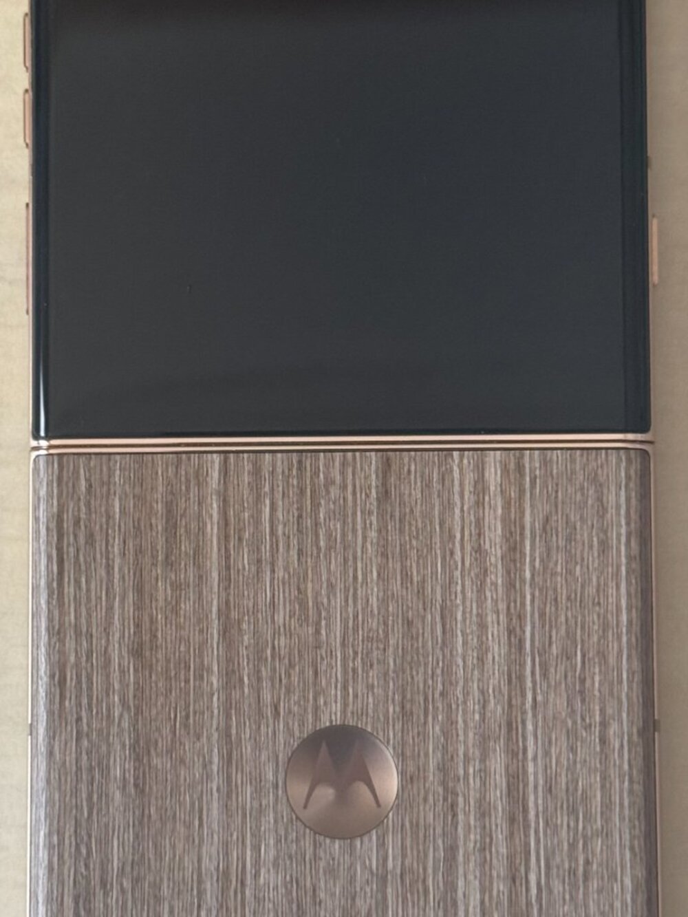 motorola razr ultra PANTONE Mountain Trail 1TB UNLOCKED 2025 - Picture 4 of 13
